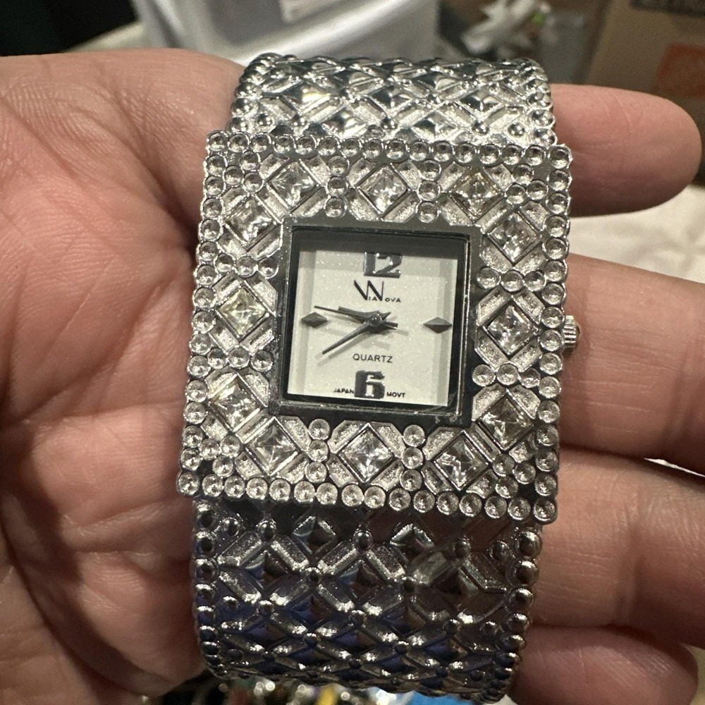 Working Via Nova Women's Quartz Watch Silver Design Cuff Band 33mm New‎ Battery